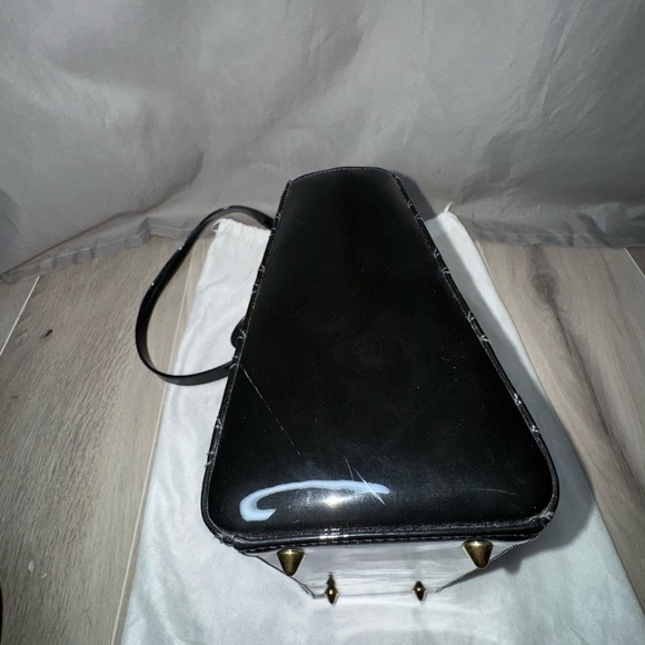 Dior Medium Lady Dior Bag in black patent leather and gold hardware - Picture 8 of 11